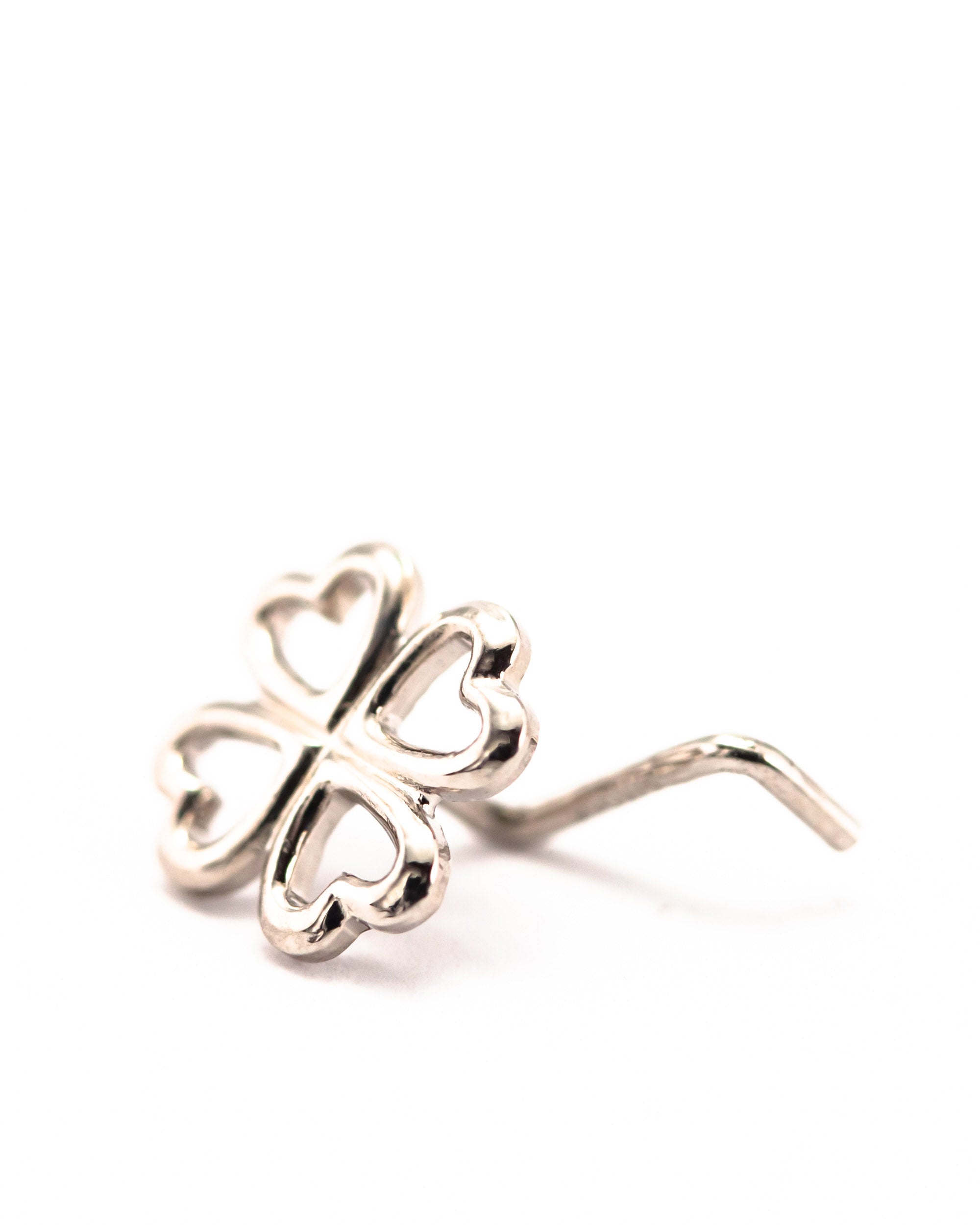 Zピアス Clover white – voulez vous online store